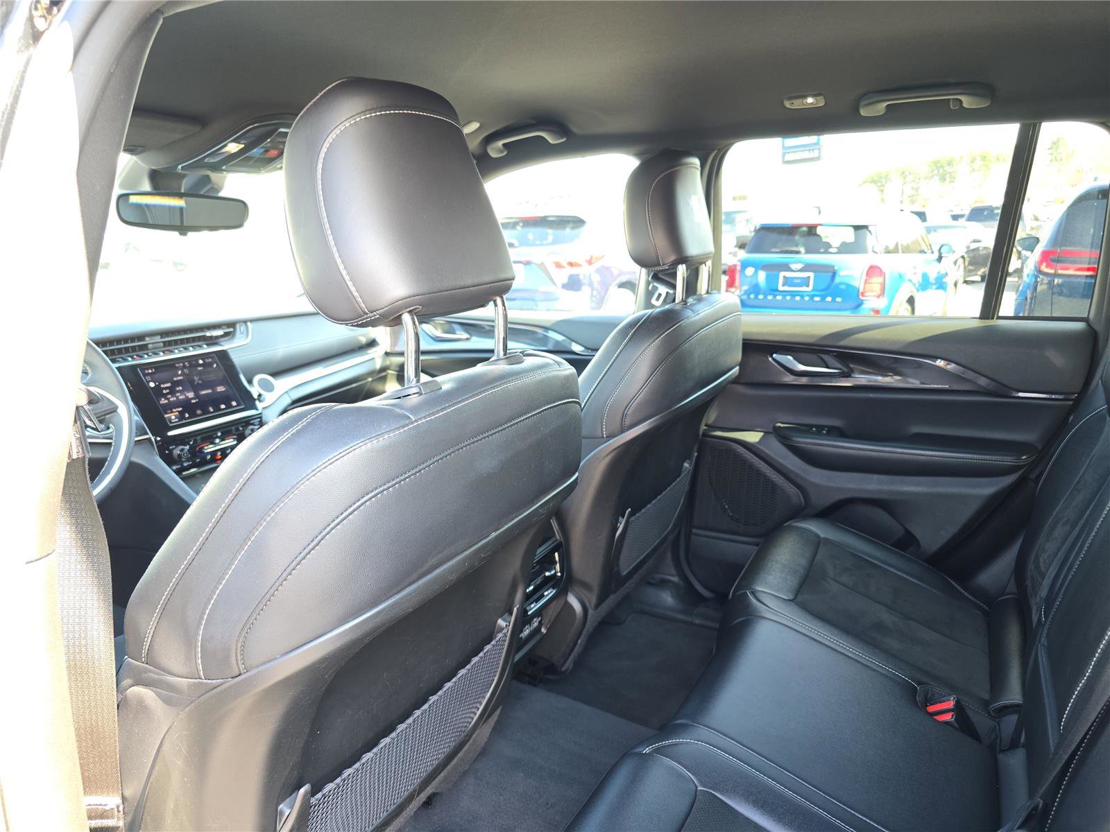 Used 2023 Jeep Grand Cherokee Altitude image 17