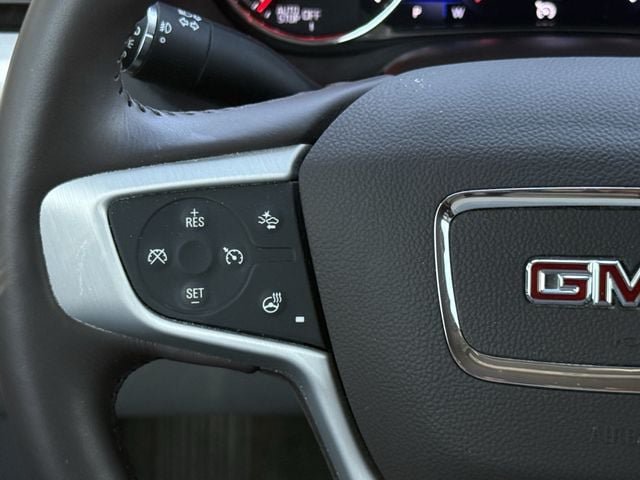 Used 2021 GMC Acadia SLT w/ Technology Package FWD image 14