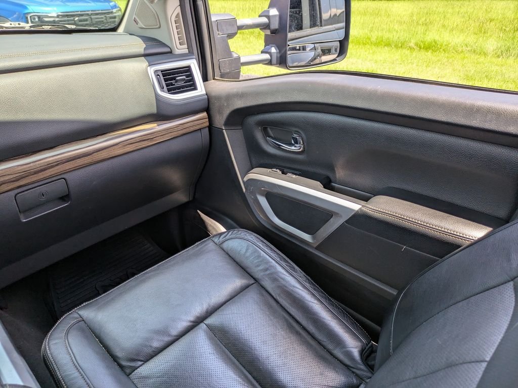 Used 2016 Nissan Titan XD AWD/4WD image 17