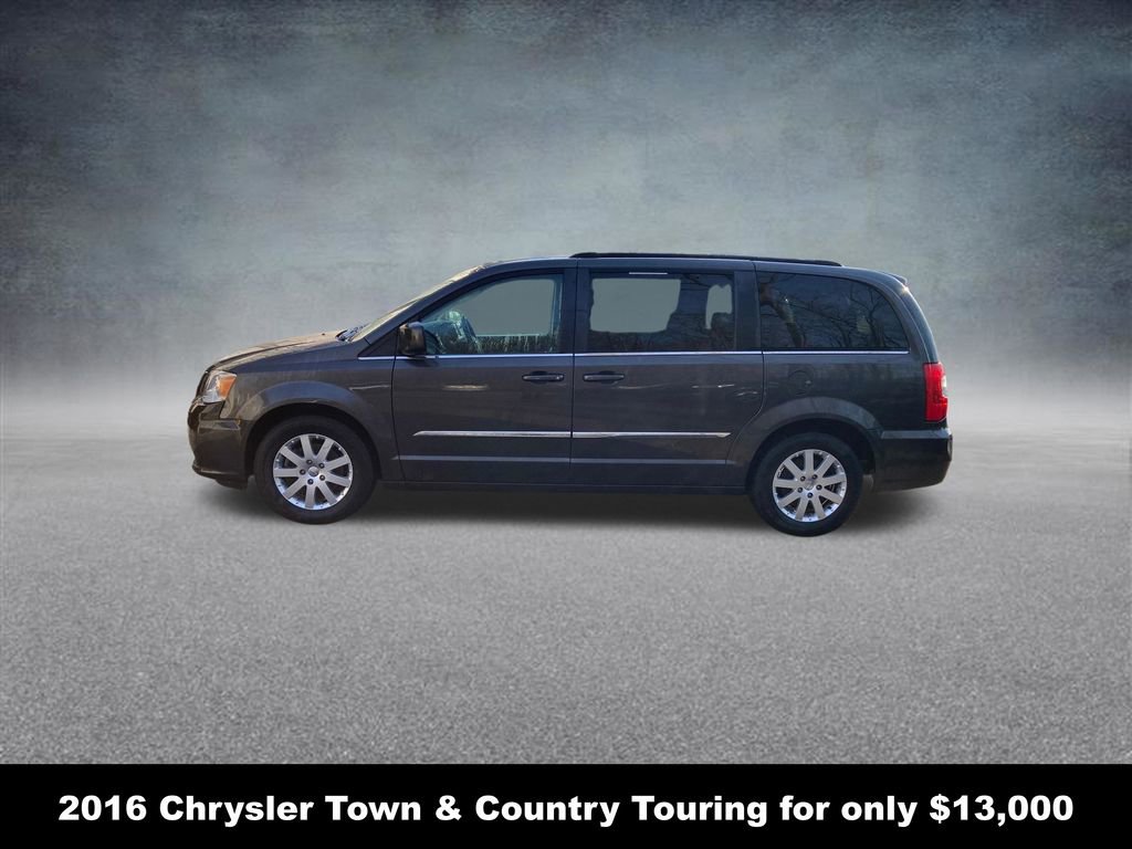 Used 2016 Chrysler Town & Country Touring image 2