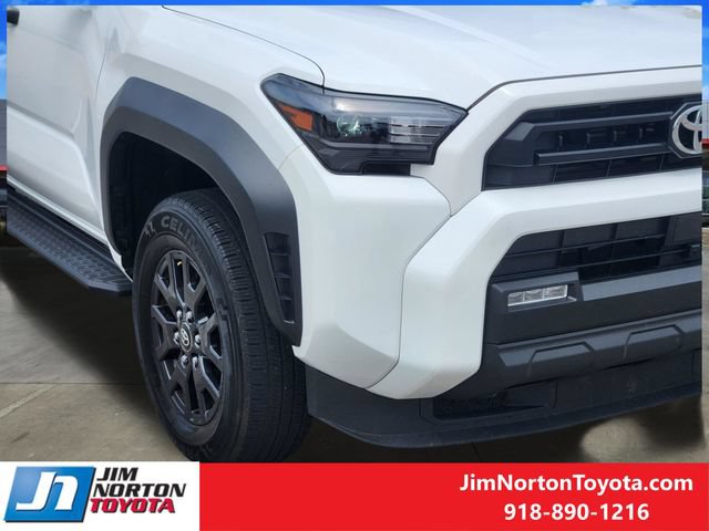 Used 2025 Toyota 4Runner SR5 AWD/4WD image 9