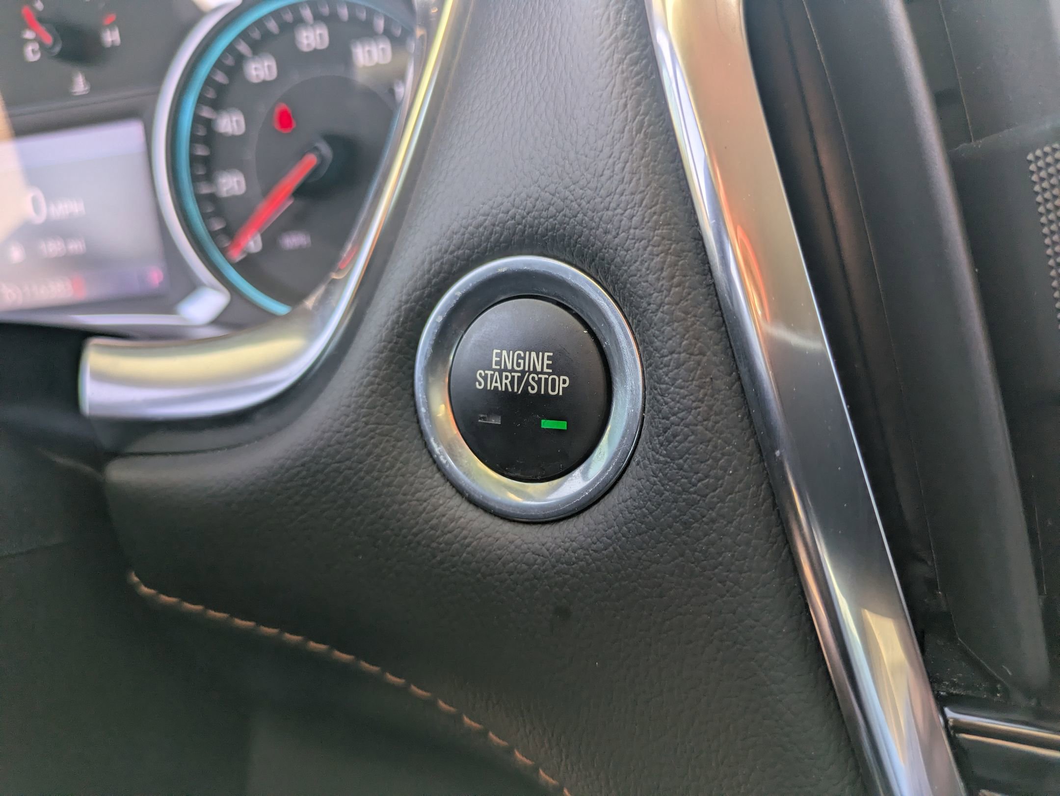 Used 2021 Chevrolet Traverse RS image 25