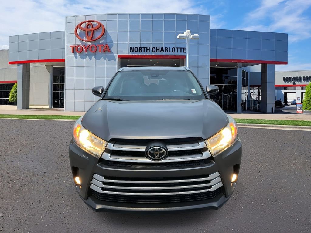 Used 2017 Toyota Highlander XLE image 3