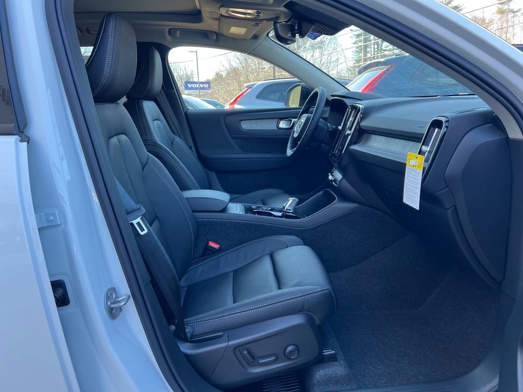 New 2026 Volvo XC40 B5 Plus w/ Protection Package Premier AWD/4WD image 25