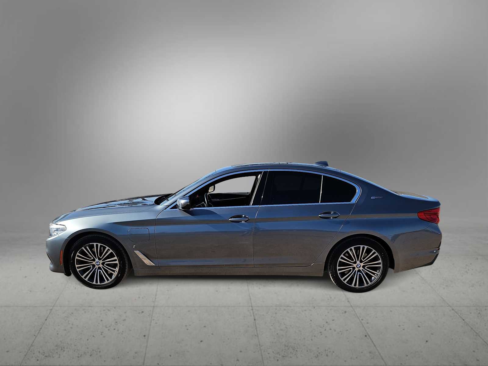 Used 2019 BMW 530e w/ Convenience Package image 5