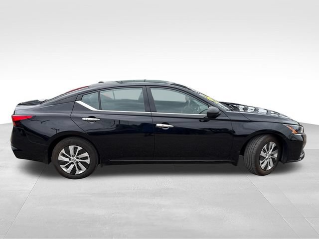 Certified 2025 Nissan Altima 2.5 S FWD image 9