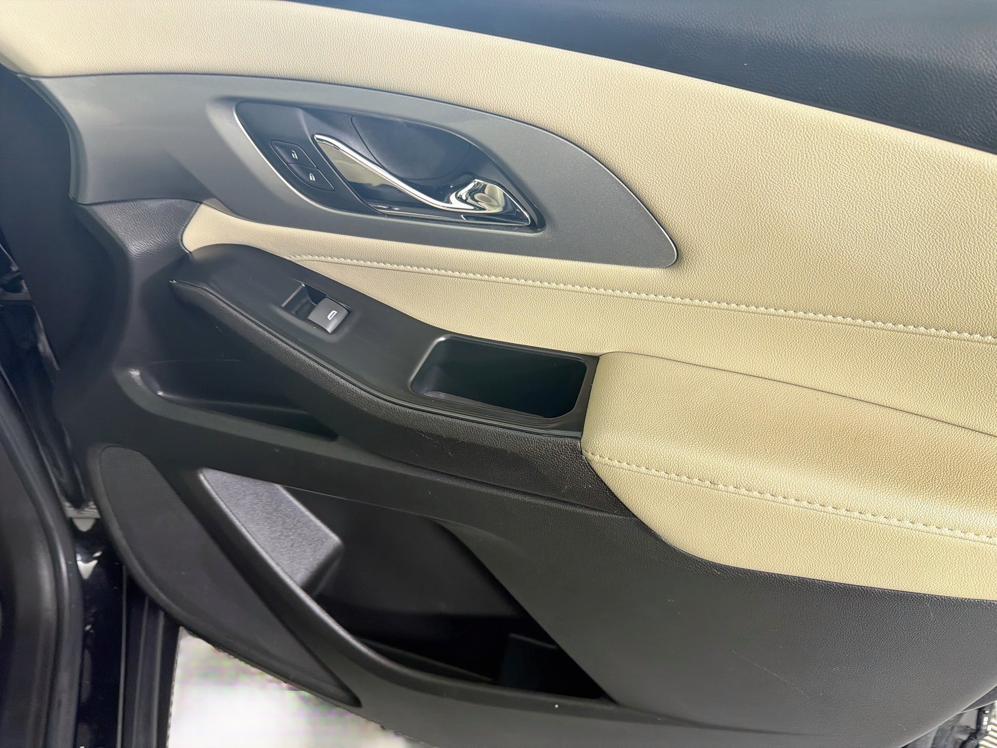 Used 2023 Chevrolet Traverse LS FWD image 31