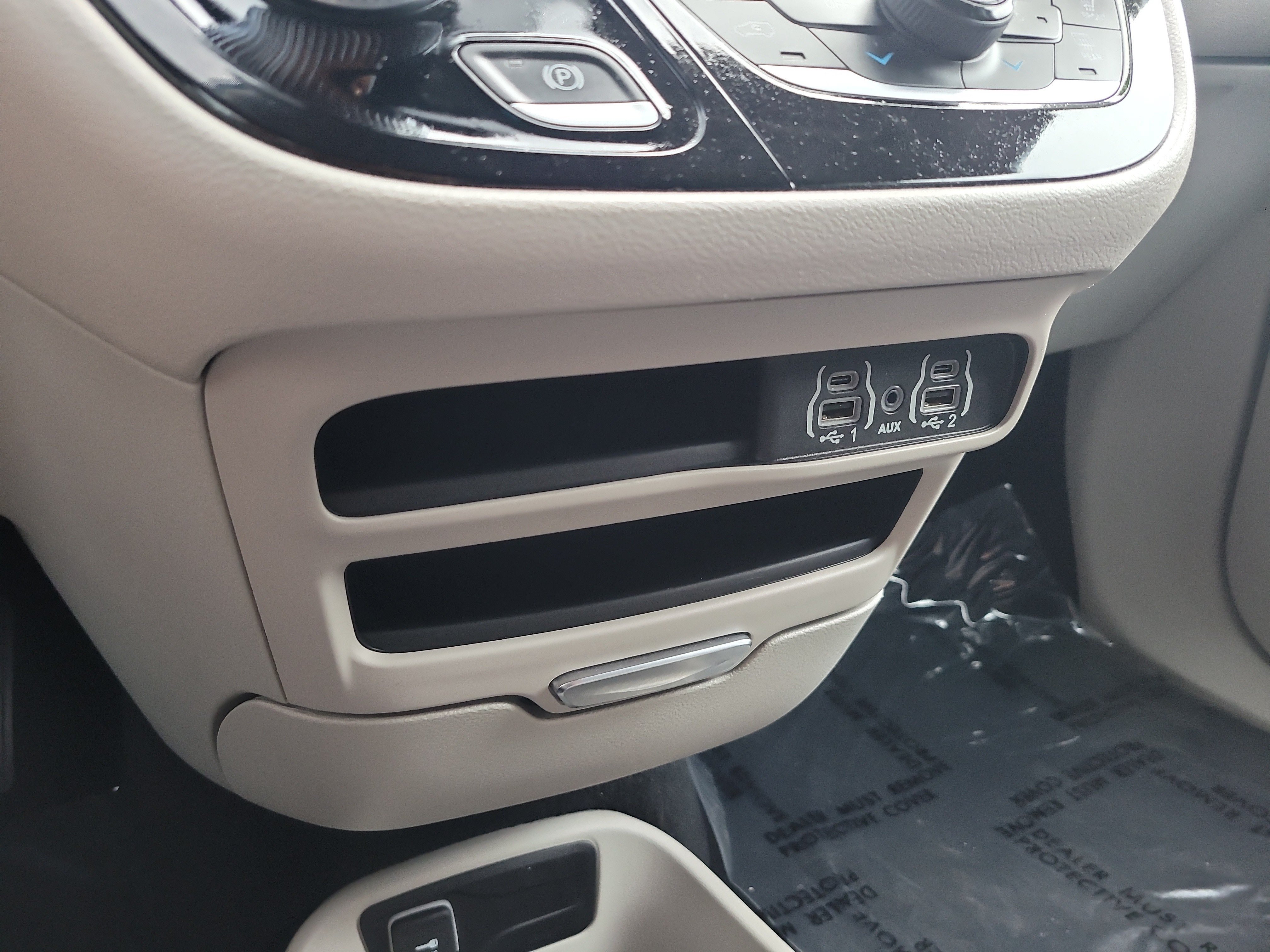 Used 2024 Chrysler Pacifica Touring-L FWD image 23