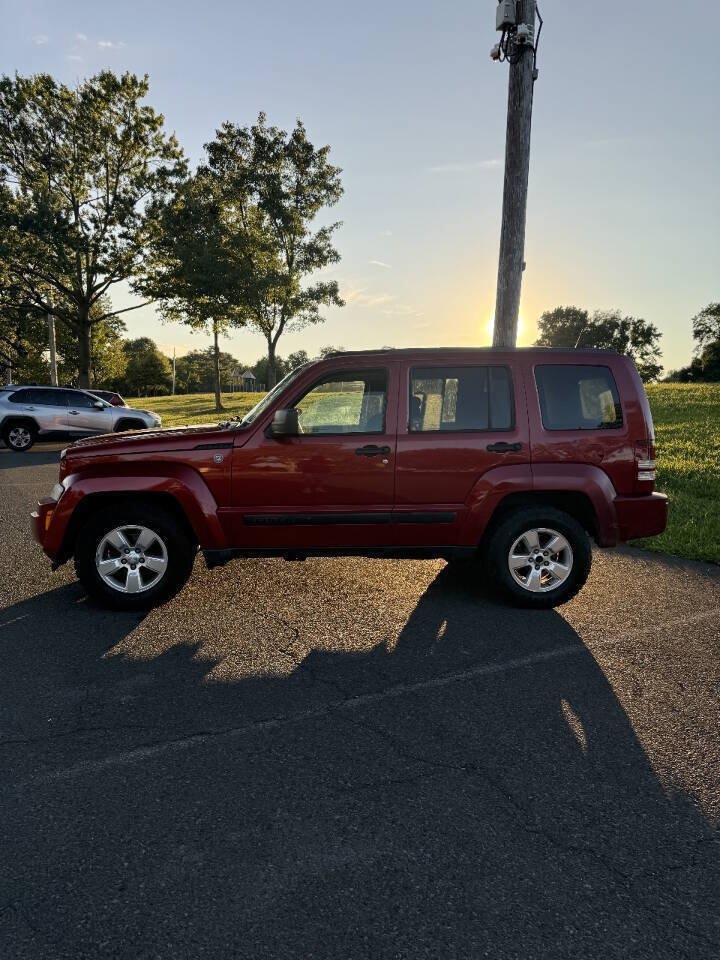 Used 2010 Jeep Liberty Sport w/ Popular Equipment Group AWD/4WD image 4