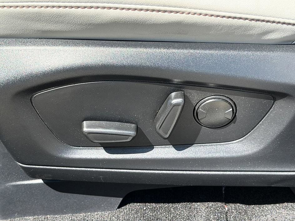 Used 2025 Ford Explorer Active w/ Active Comfort Package image 25