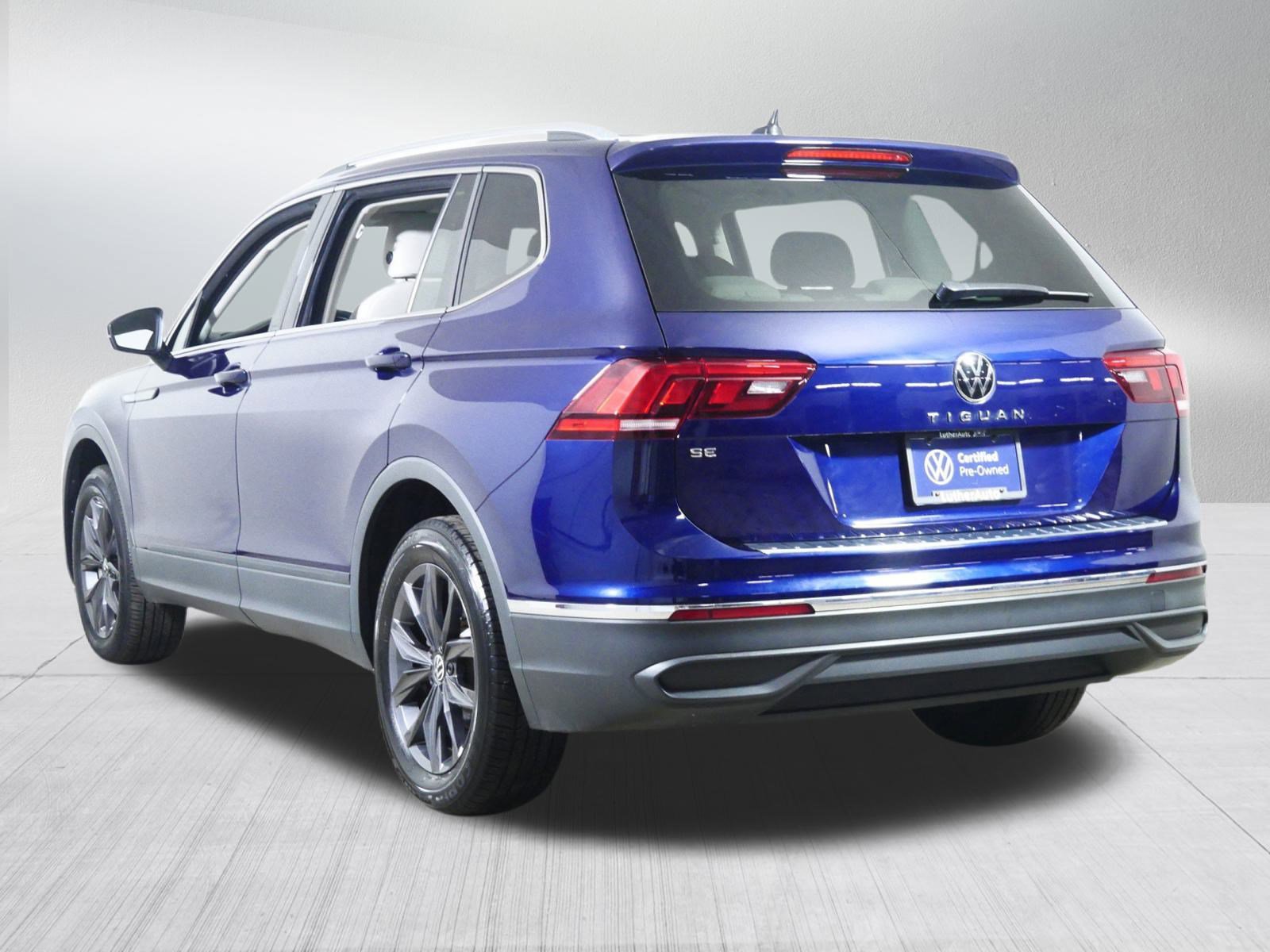 Used 2023 Volkswagen Tiguan SE w/ Panoramic Sunroof Package image 5
