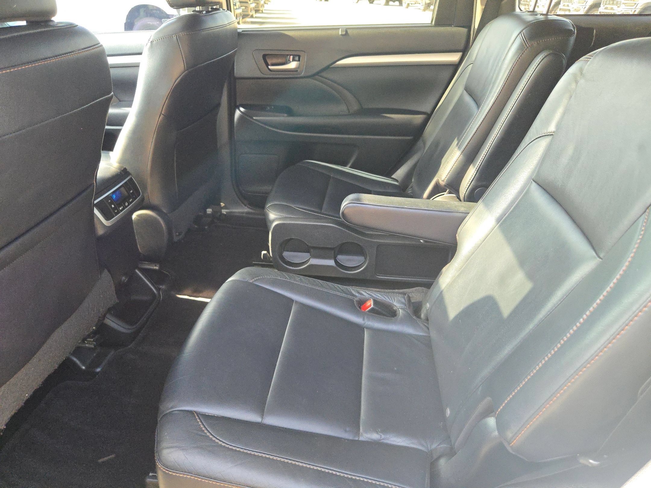 Used 2016 Toyota Highlander XLE FWD image 14