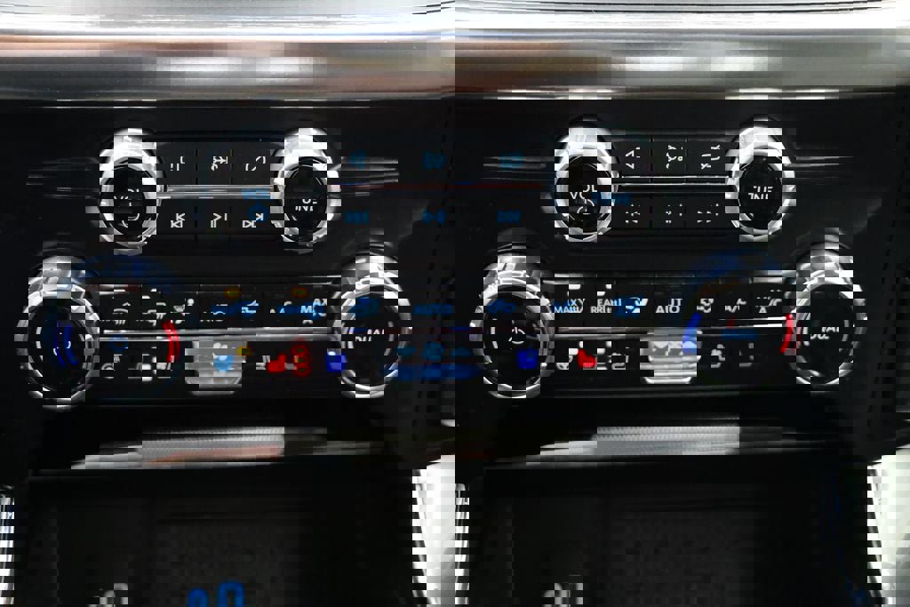 Used 2023 Ford F150 Lariat w/ Equipment Group 502A High image 27