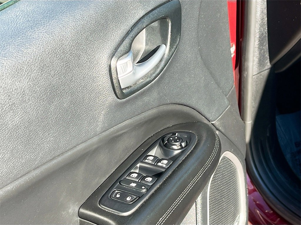 Used 2021 Jeep Compass Latitude w/ Sun and Sound Group image 17