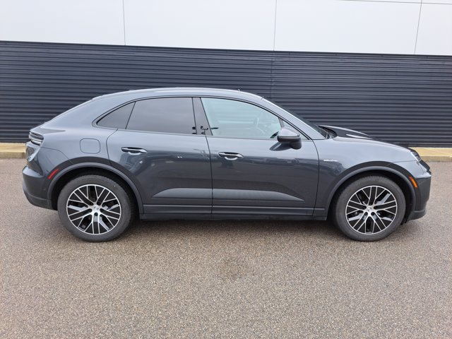 Used 2025 Porsche Macan 4 Electric AWD/4WD image 7