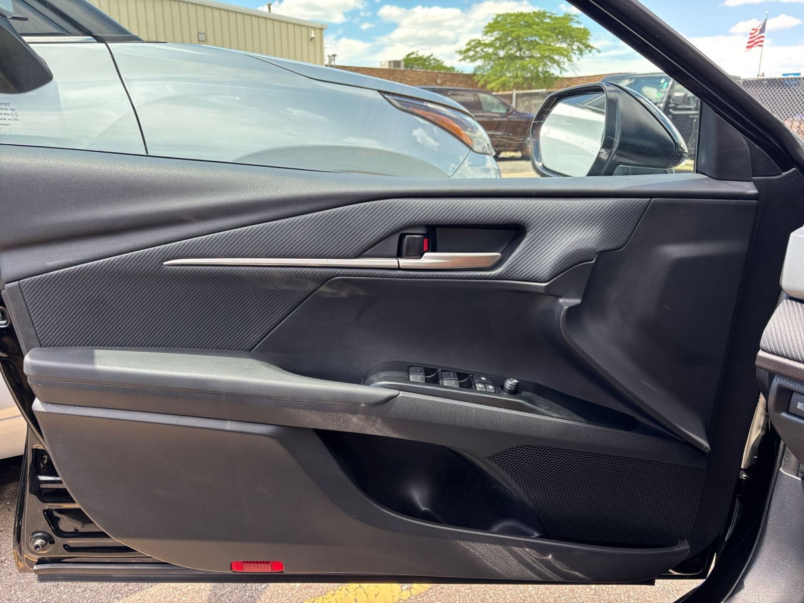 Used 2025 Toyota Camry SE FWD image 18