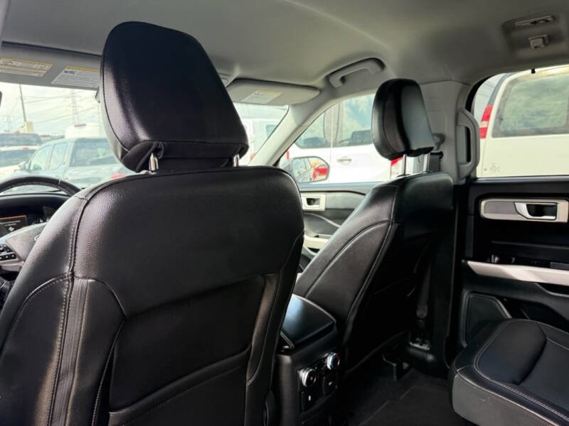 Used 2023 Ford Explorer Limited image 19