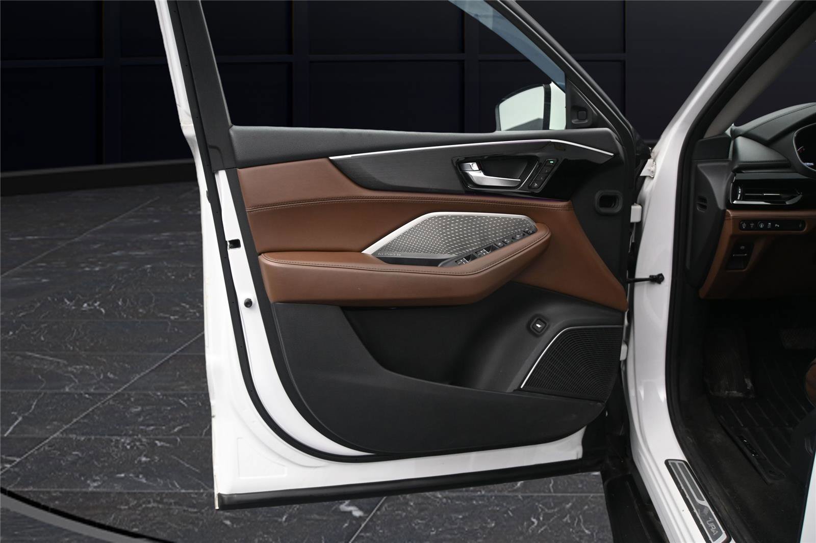 Certified 2023 Acura MDX SH-AWD w/ Advance Package image 7