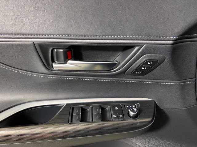 Used 2021 Toyota Venza XLE w/ Softex Package image 13