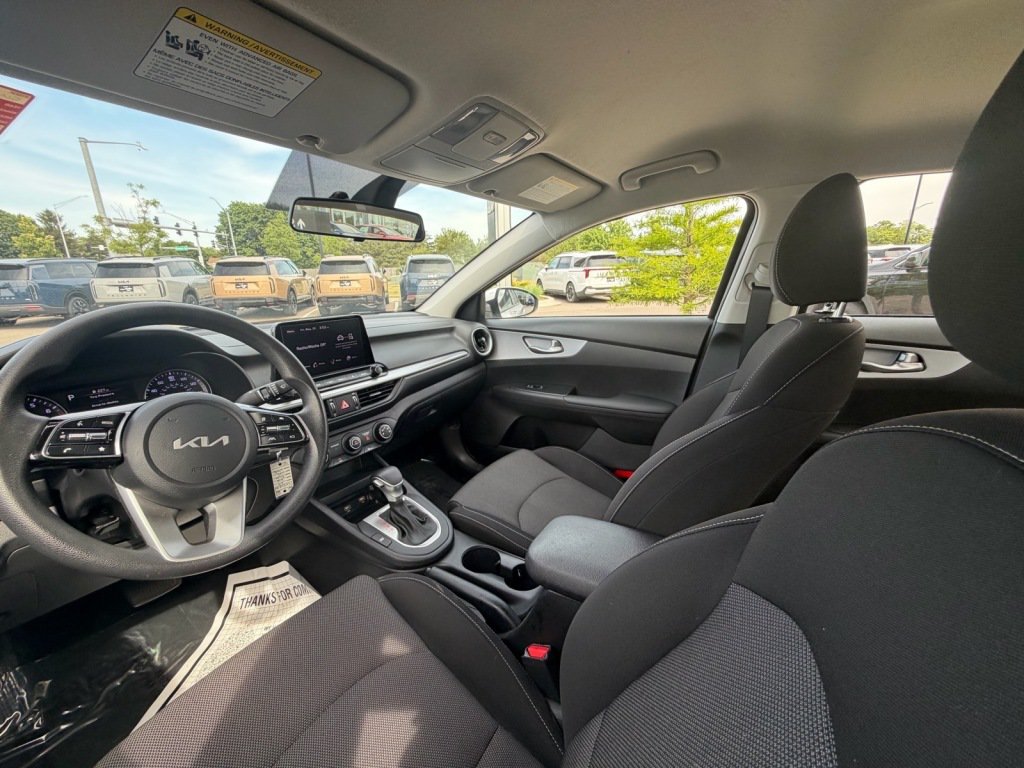 Used 2024 Kia Forte LXS w/ LXS Technology Package FWD image 8