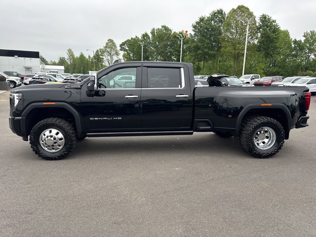 Used 2024 GMC Sierra 3500 Denali Ultimate AWD/4WD image 2
