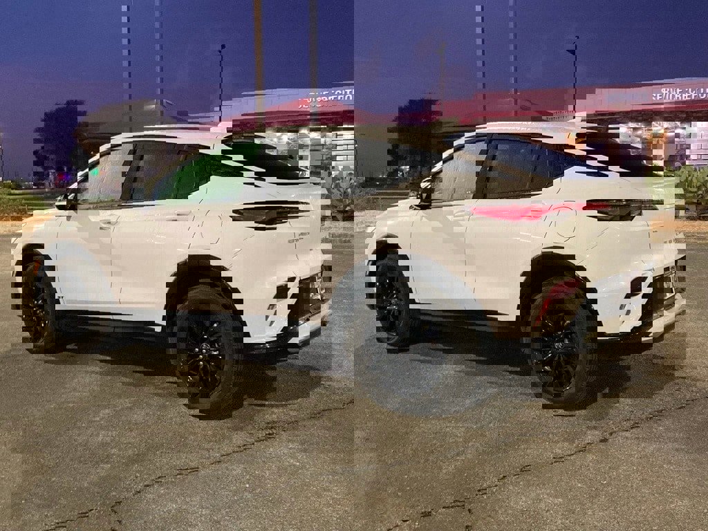 Used 2025 Buick Envista Sport Touring image 6