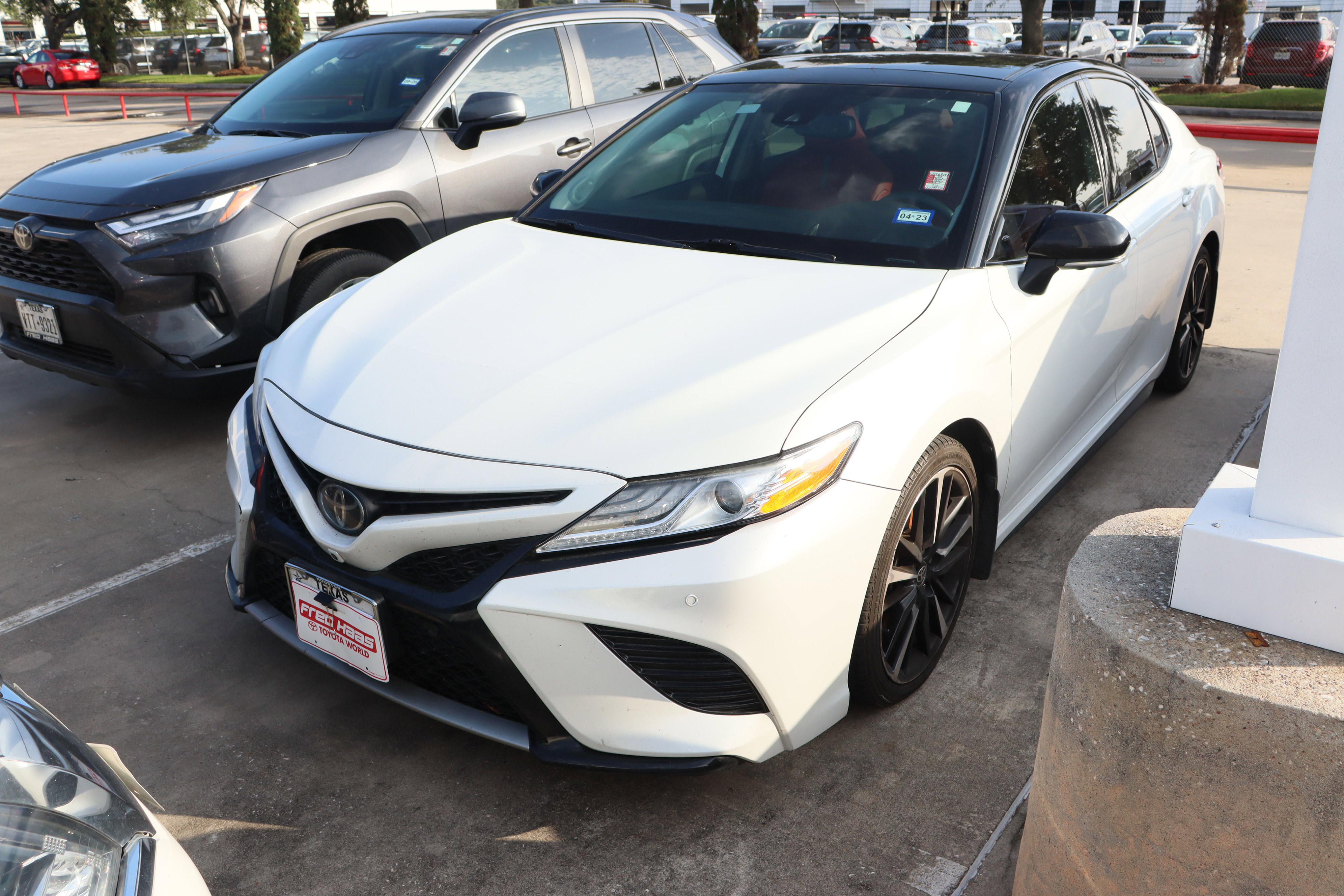 Used 2020 Toyota Camry XSE image 3