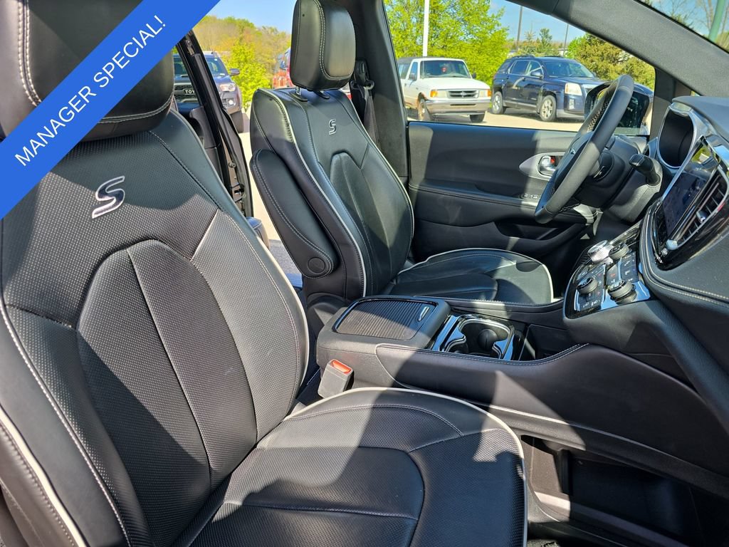 Used 2025 Chrysler Pacifica Limited FWD image 10