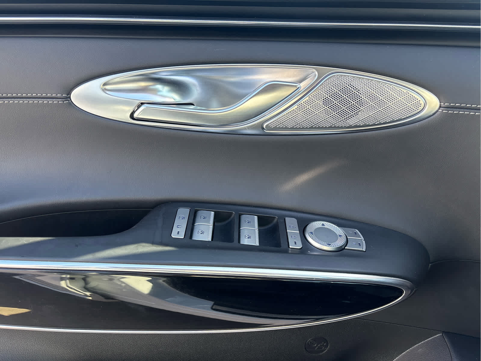 Used 2025 Genesis GV70 2.5T image 18