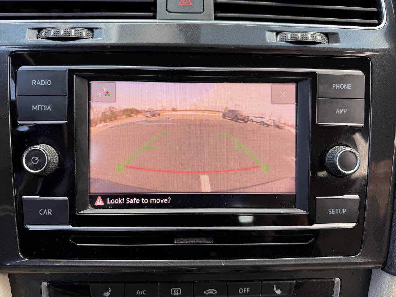 Used 2019 Volkswagen Golf Alltrack S image 24