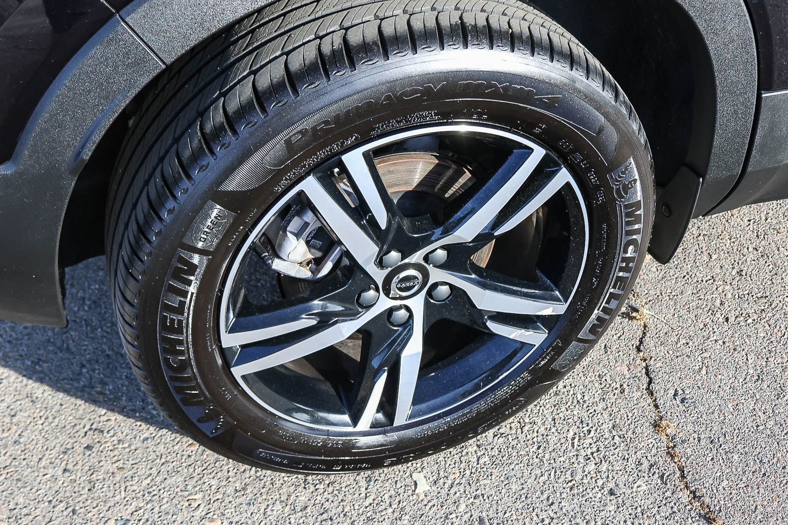 Used 2025 Volvo XC40 B5 Core image 14