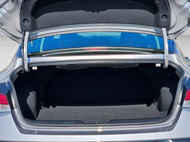 Used 2025 Hyundai Elantra SEL FWD image 6
