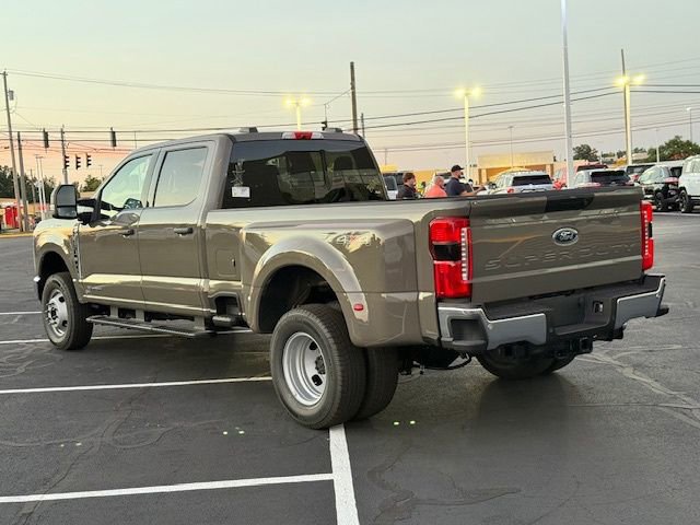 New 2026 Ford F350 4x4 Crew Cab DRW Super Duty image 3