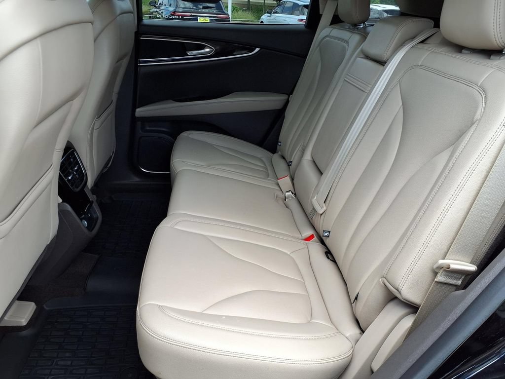 Used 2023 Lincoln Nautilus FWD w/ Premium Package image 24
