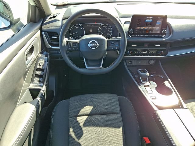 Certified 2026 Nissan Rogue SV FWD image 11