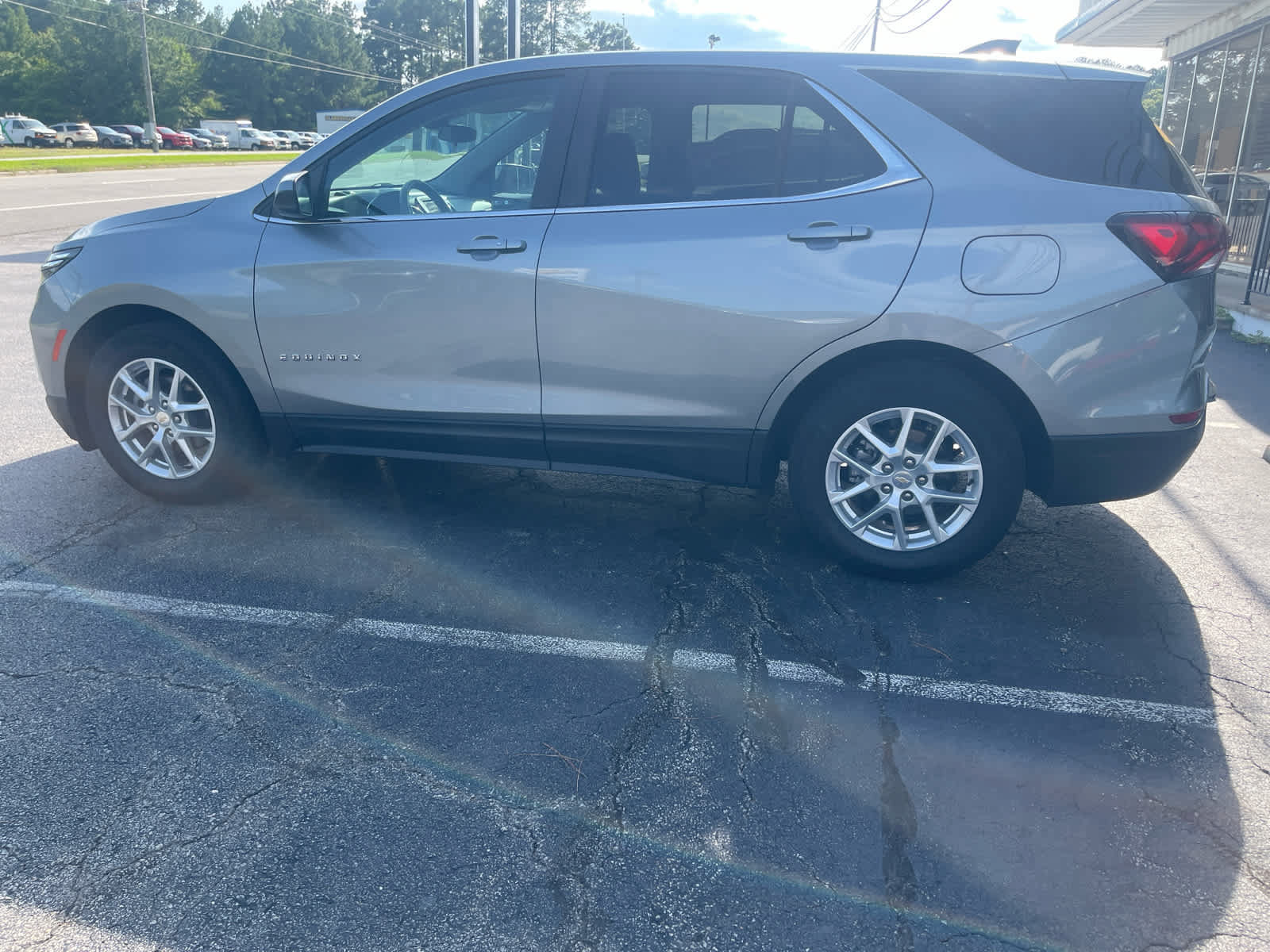 Used 2023 Chevrolet Equinox LT FWD image 2