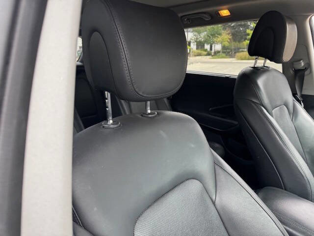 Used 2018 Hyundai Santa Fe Limited w/ Cargo Package image 30