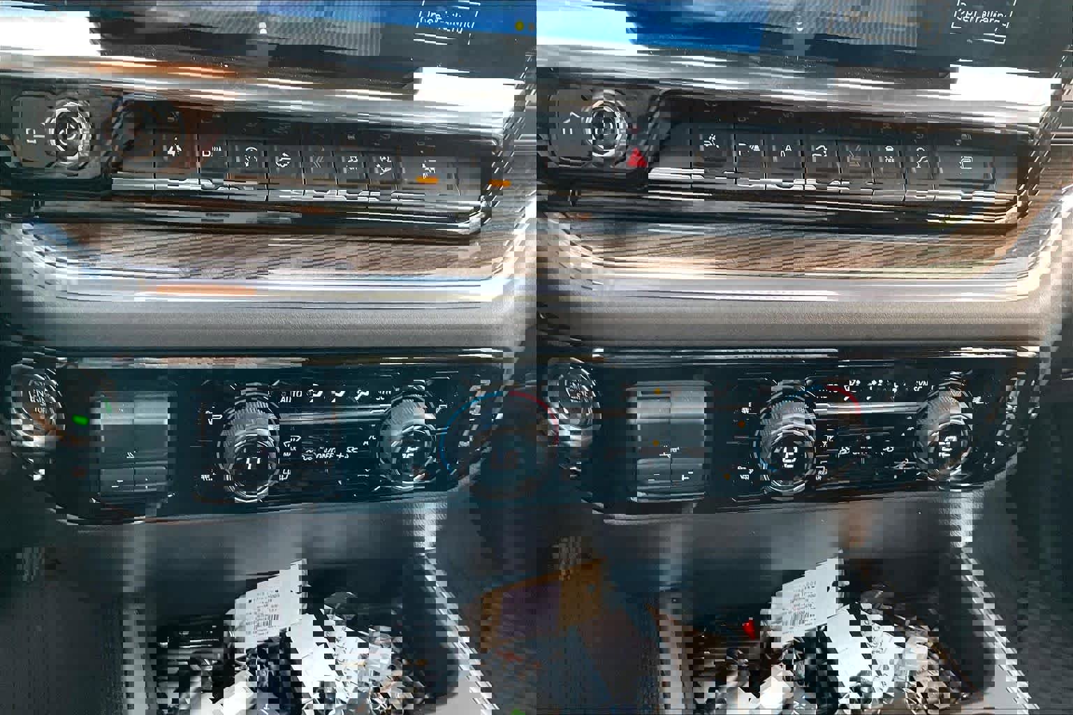 Used 2024 Chevrolet Silverado 1500 LT Trail Boss w/ LT Trail Boss Premium Package AWD/4WD image 34