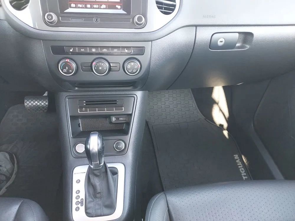 Used 2016 Volkswagen Tiguan SE image 13