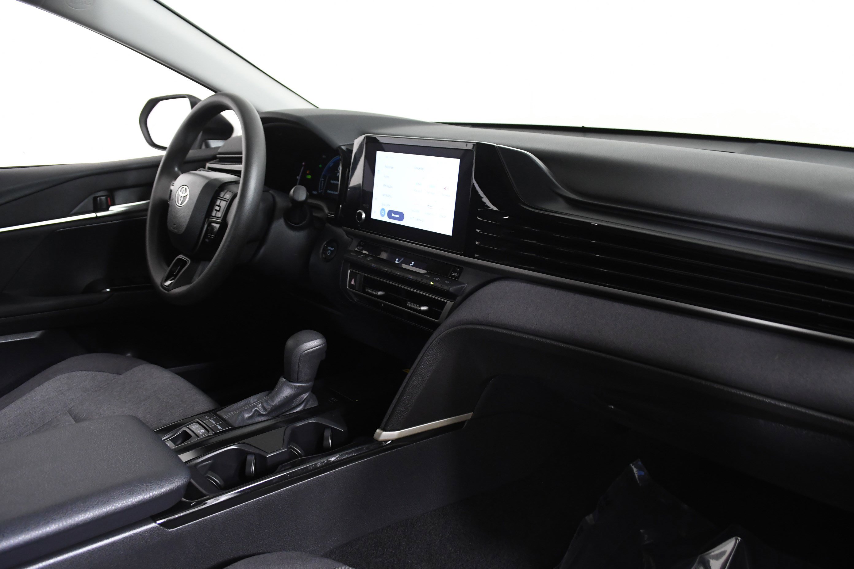 Used 2025 Toyota Camry LE image 27