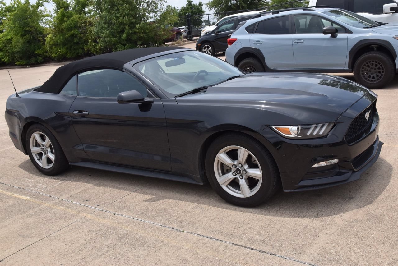 Used 2017 Ford Mustang Convertible RWD image 5