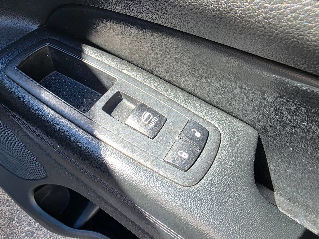 Used 2018 Jeep Grand Cherokee Limited image 37