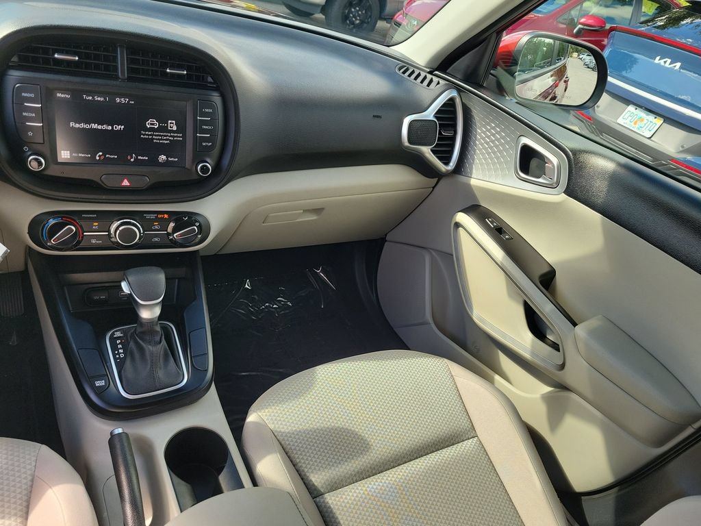 Used 2025 Kia Soul LX FWD image 28