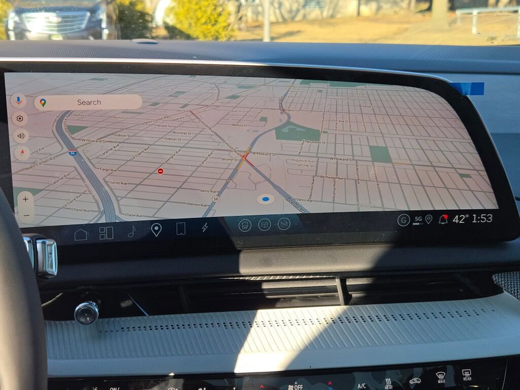 New 2026 Cadillac Optiq Luxury 1 image 26