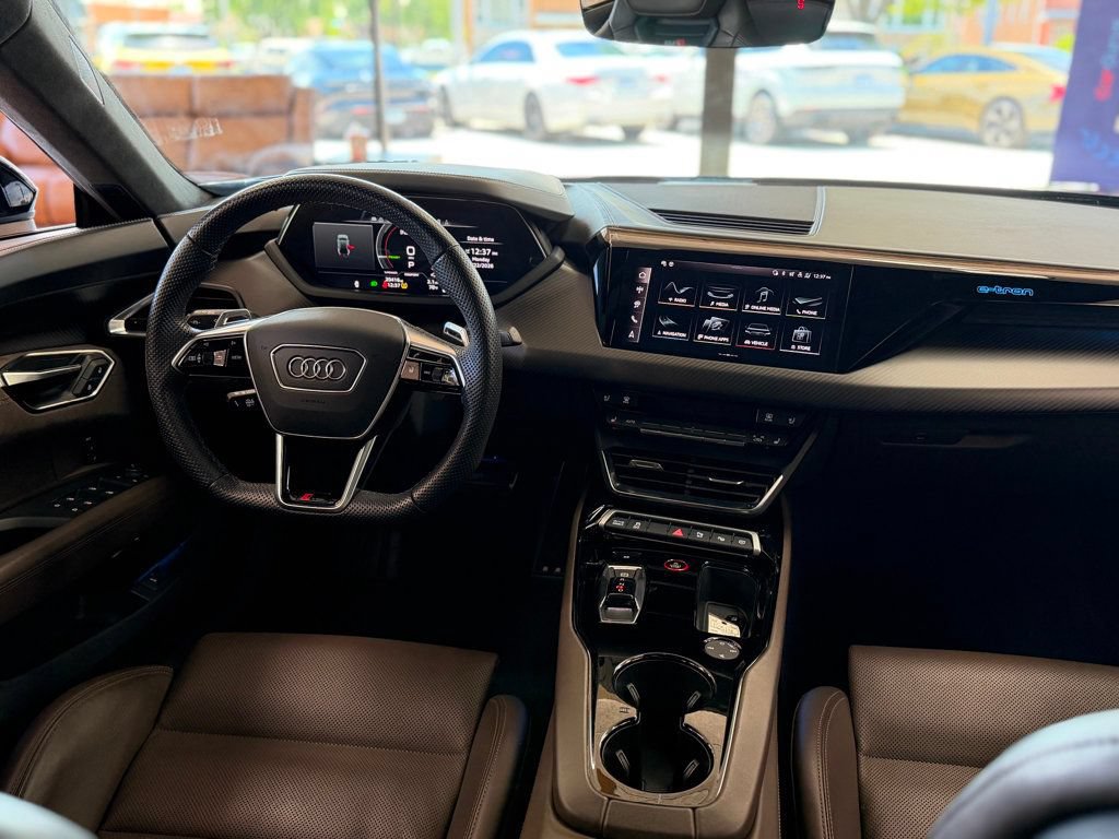 Used 2024 Audi RS e-tron GT w/ Carbon Performance Package AWD/4WD image 40