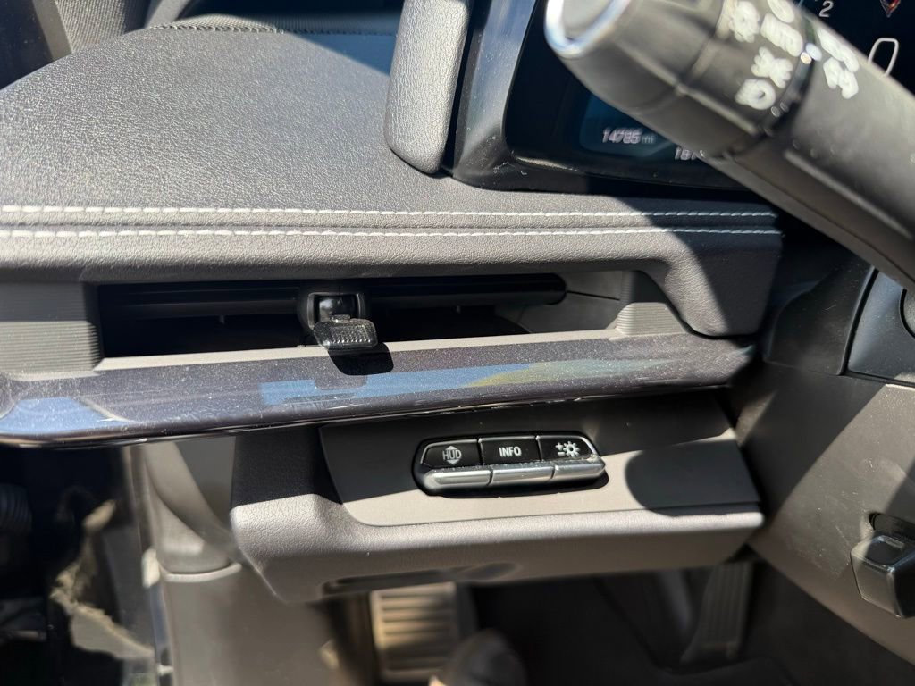 Used 2025 Chevrolet Corvette Stingray Preferred Cpe w/ Z51 Performance Package image 18