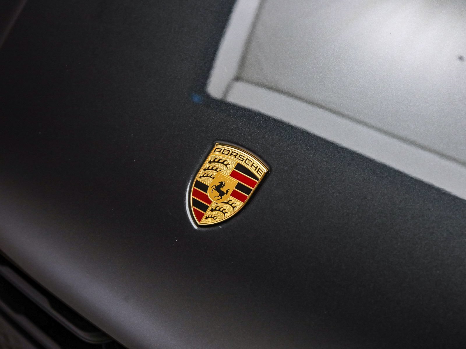 Certified 2025 Porsche Macan AWD/4WD image 12