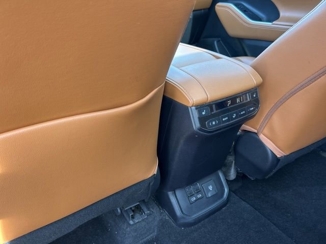 Used 2023 Toyota Highlander Platinum image 13