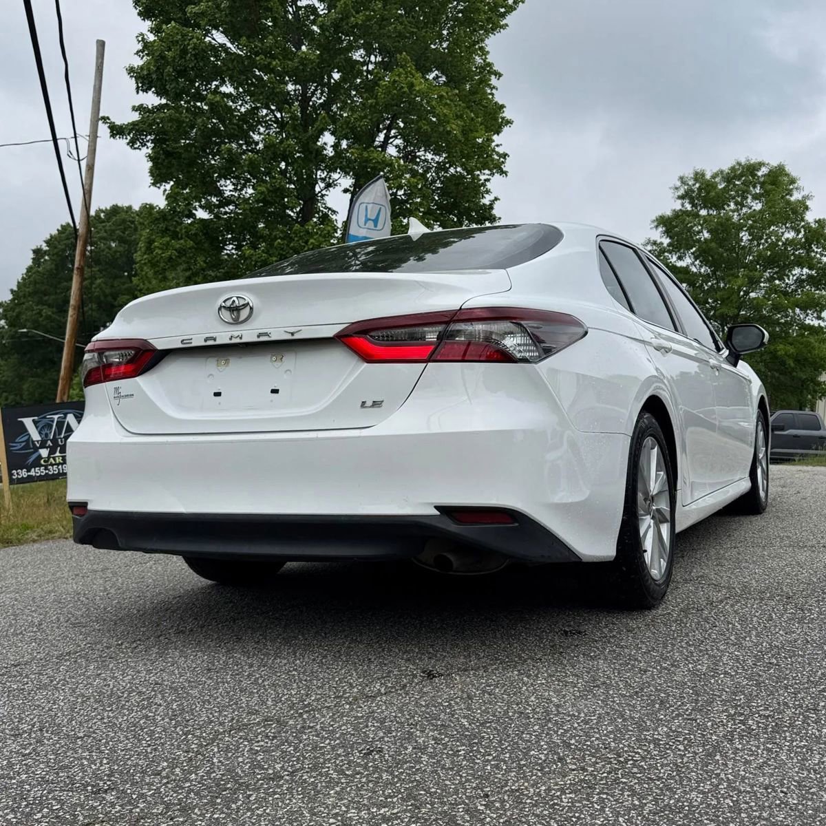 Used 2022 Toyota Camry LE FWD image 4