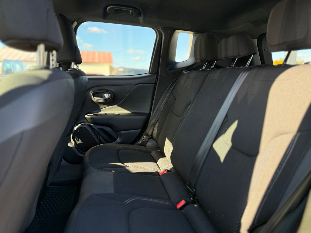 Used 2022 Jeep Renegade Altitude image 5